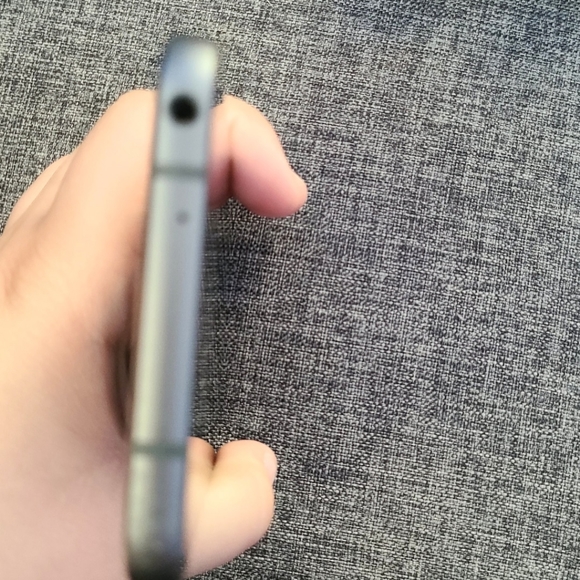 LG G6 smartphone, slightly used w/case GOOD CONDIT - Picture 4 of 8